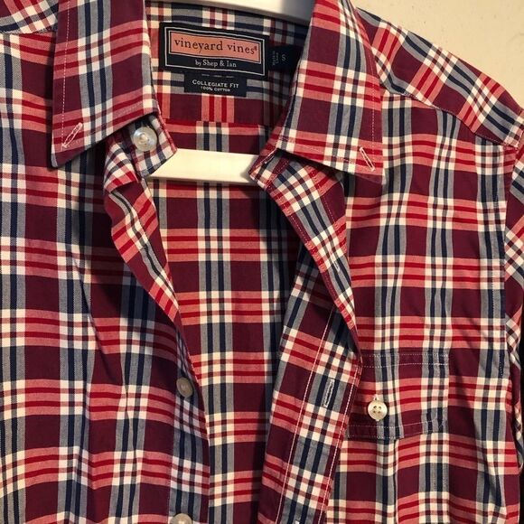 Vineyard Vines Collegiate Fit button down shirt. - Picture 3 of 6